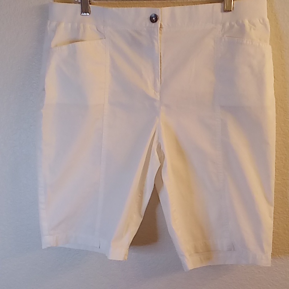 NEW CHICO'S Summer Bermudas Modest Size 2  White color B8 X P